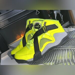 Nike Neon Yellow and Black Men's Strap Sneakers